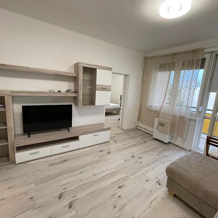 Malompark Apartman With Free Parking Дебрецен Екстериор снимка