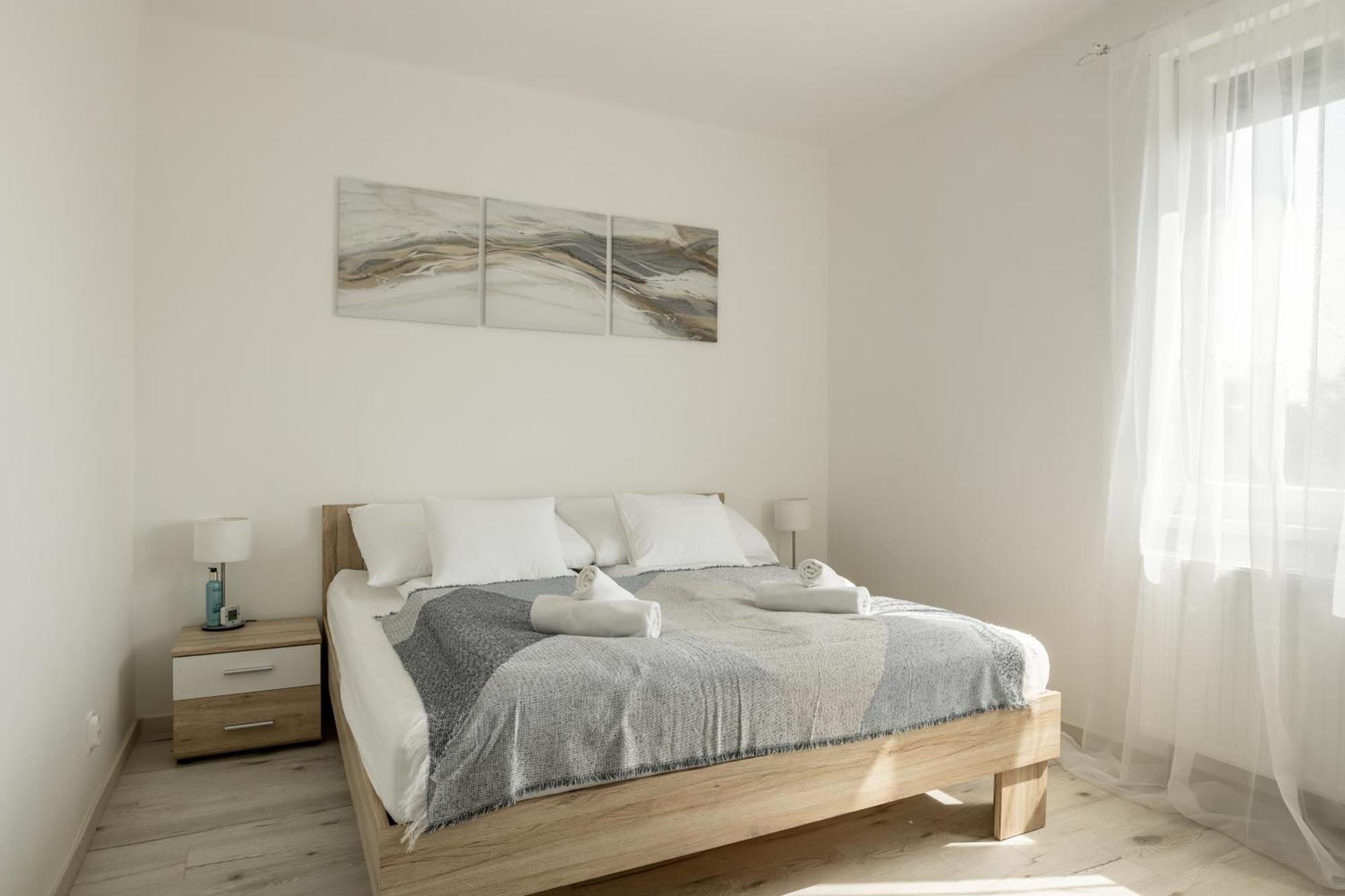 Malompark Apartman With Free Parking Дебрецен Екстериор снимка