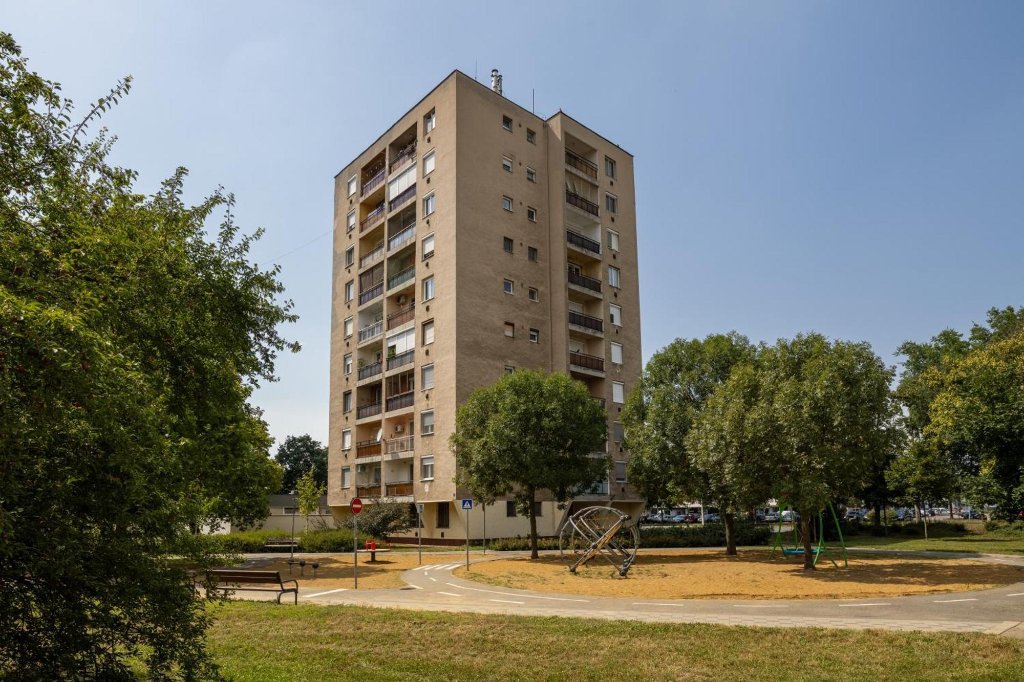 Malompark Apartman With Free Parking Дебрецен Екстериор снимка