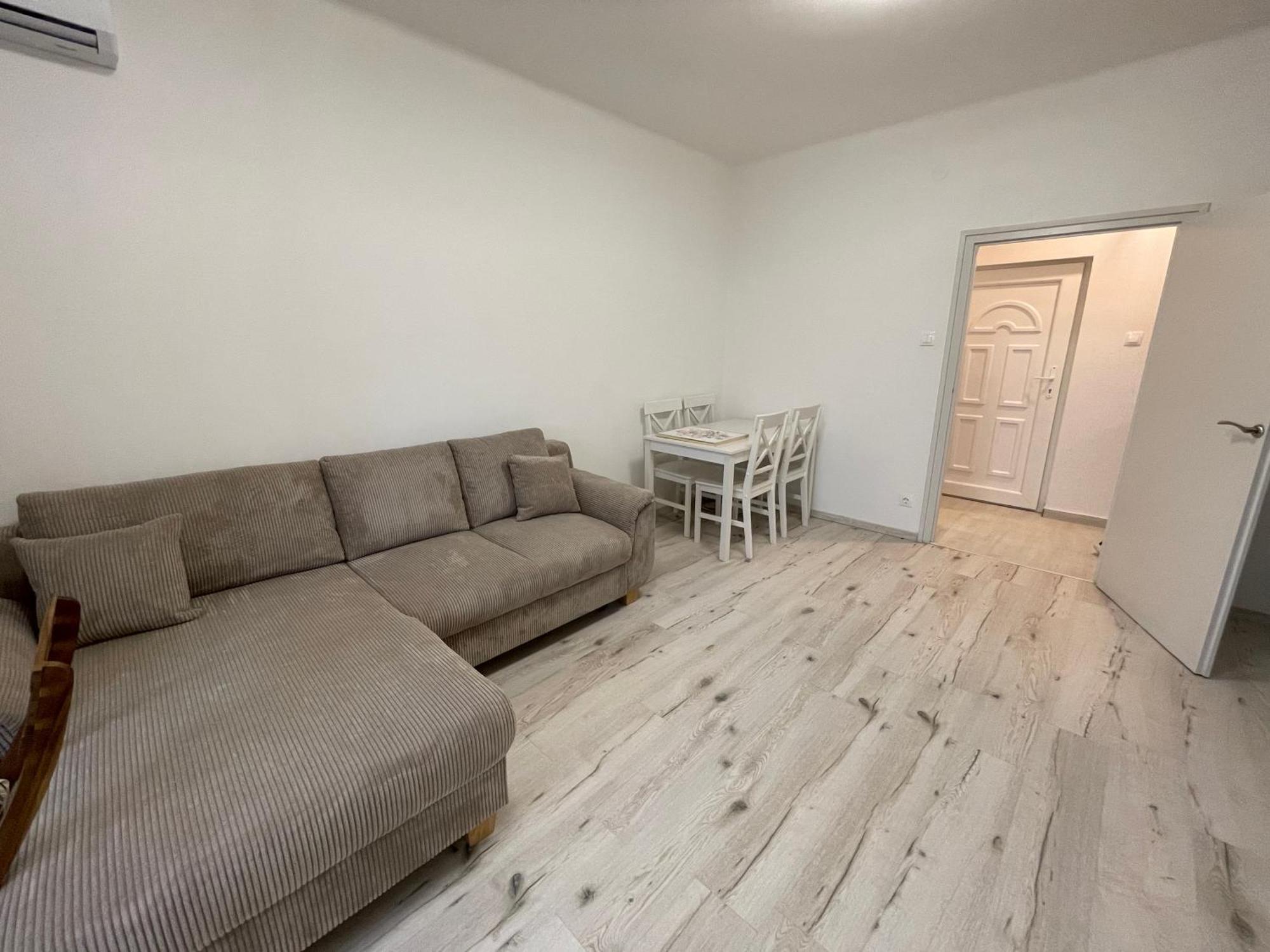 Malompark Apartman With Free Parking Дебрецен Екстериор снимка
